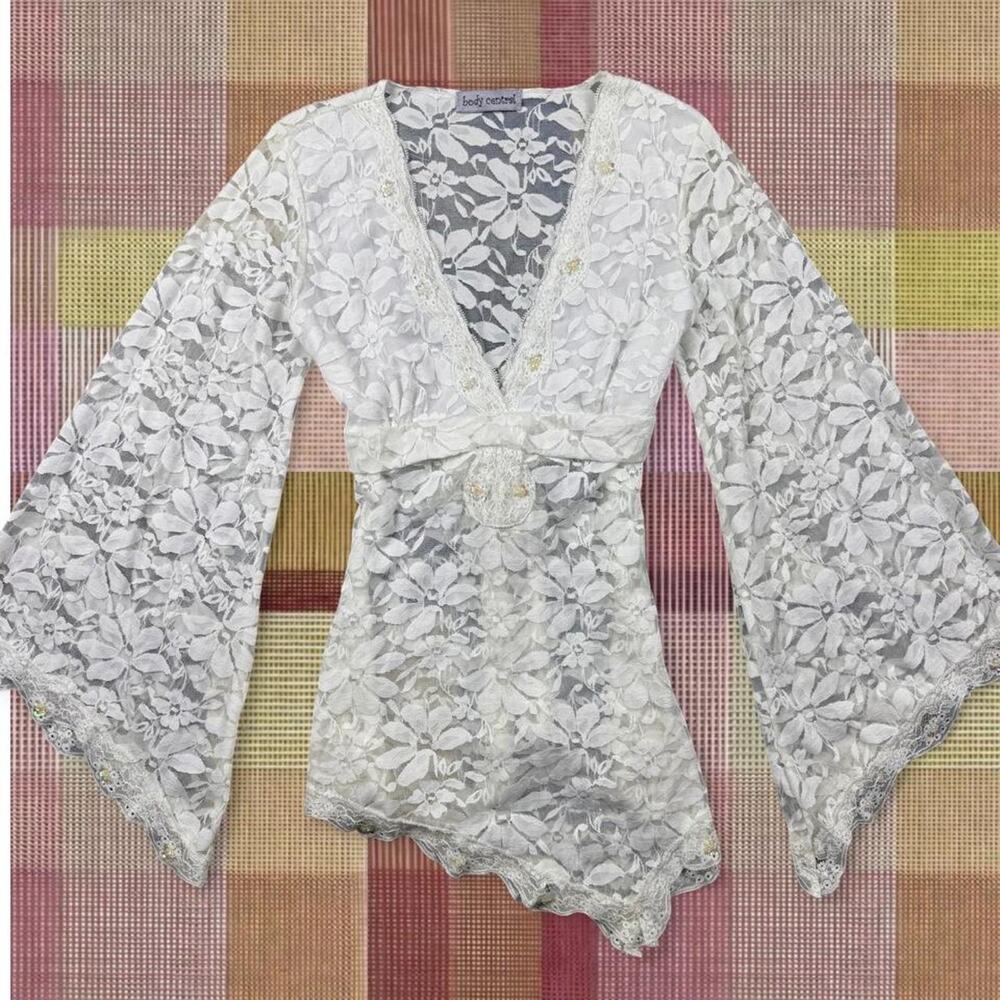 Vintage 2000’s White Lace Bell Sleeve Blouse